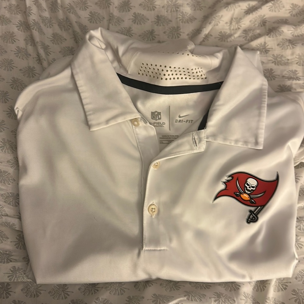 Great condition Nike Dri-fit Buccaneers golf shirt.
